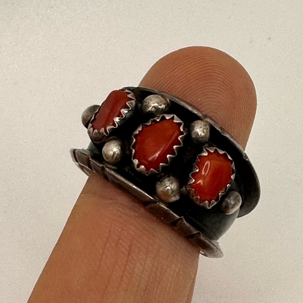 Navajo Sterling Silver and Red Coral Rustic artisan cuff ring (sz 7.5) - Picture 3 of 5
